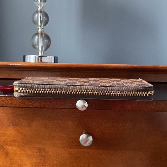 Louis Vuitton zip around wallet - Picture 5 of 8